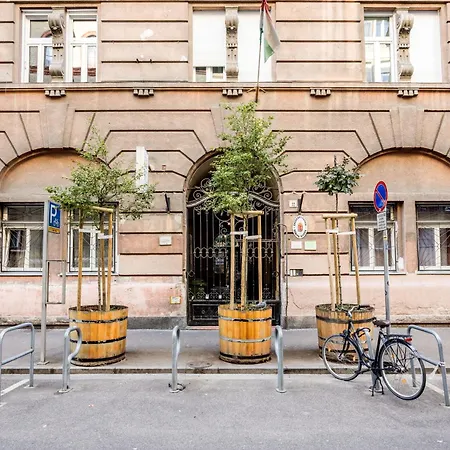 Just Chillin Apt-budapest Historic Landmarks Budapest