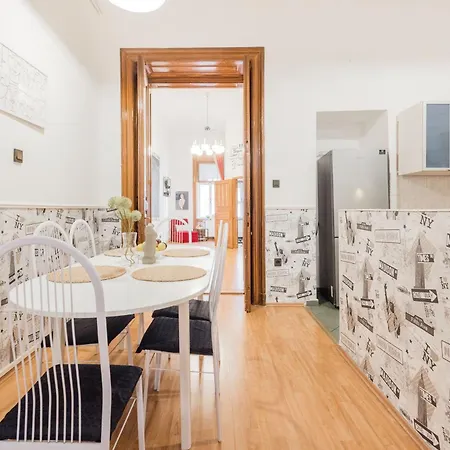 Just Chillin Apt-budapest Historic Landmarks * Budapest