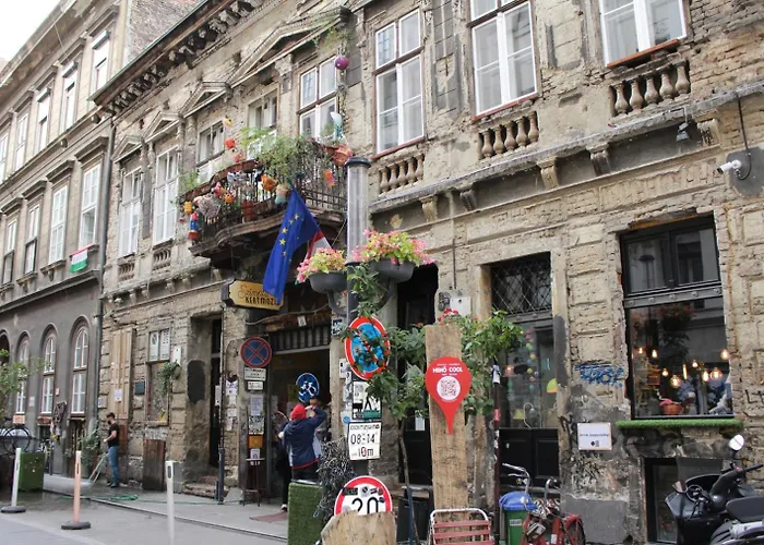 Just Chillin Apt-budapest Historic Landmarks *