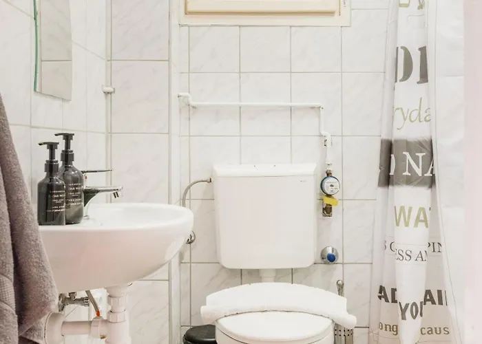 Just Chillin Apt-budapest Historic Landmarks