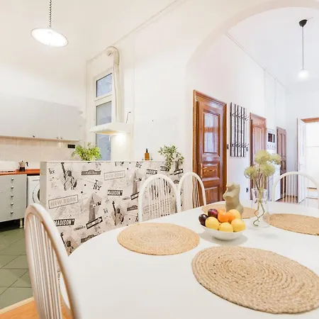 Just Chillin Apt-budapest Historic Landmarks Апартаменты Будапешт