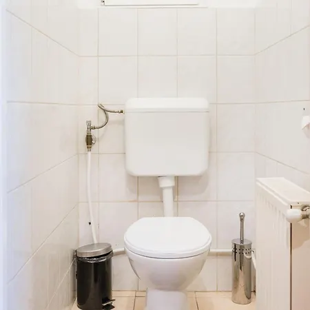 Just Chillin Apt-budapest Historic Landmarks *