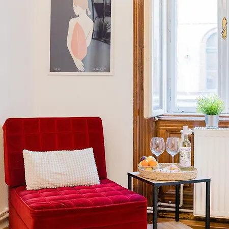 Just Chillin Apt-budapest Historic Landmarks