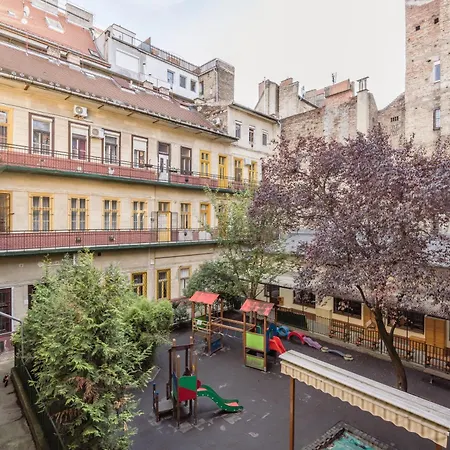 Just Chillin Apt-budapest Historic Landmarks Будапешт
